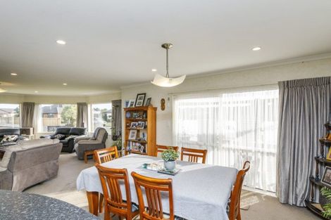 Photo of property in 44 Peter Hall Drive, Kelvin Grove, Palmerston North, 4414