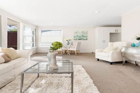 Photo of property in 2/14 Ozich Avenue, Te Atatu South, Auckland, 0610