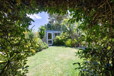 Photo of property in 6 Sea View Road, Baylys Beach, 0377