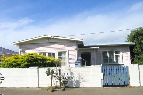 Photo of property in 105 Freyberg Street, Lyall Bay, Wellington, 6022