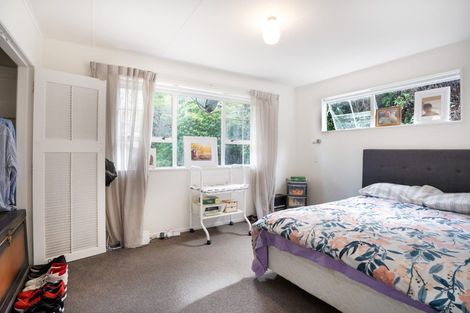Photo of property in 6 Cyril Way, Paparangi, Wellington, 6037