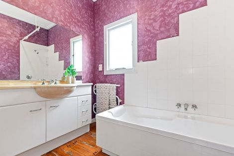 Photo of property in 24 Maeroa Road, Beerescourt, Hamilton, 3200