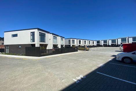 Photo of property in 2 Mikoikoi Crescent, Mangere Bridge, Auckland, 2022