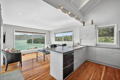 Photo of property in 303 Marine Drive, Charteris Bay, Lyttelton, 8971