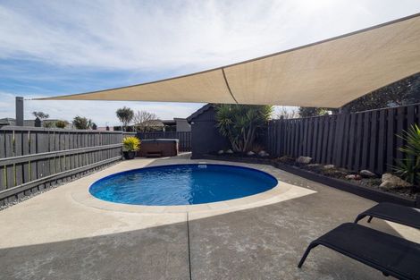 Photo of property in 12 Masham Road, Broomfield, Christchurch, 8042