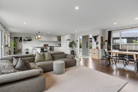 Photo of property in 16 Manatu Close, Whangamata, 3691