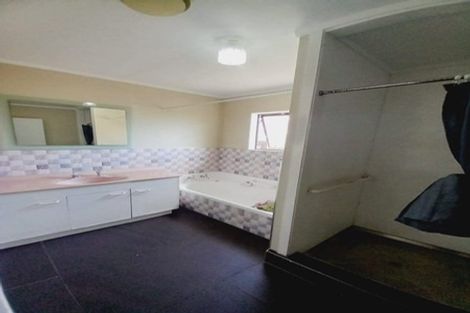 Photo of property in 2/65 Golf Road, New Lynn, Auckland, 0600