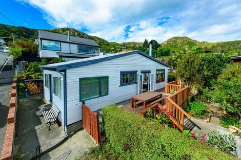 Photo of property in 10 Cornwall Road, Lyttelton, 8082