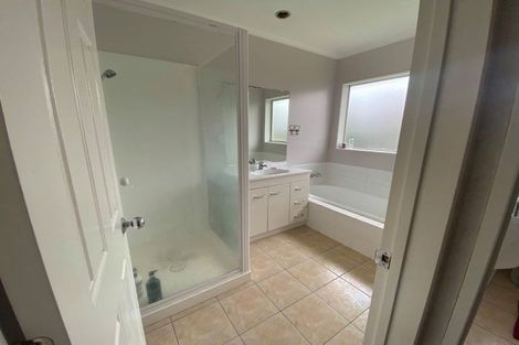 Photo of property in 3 Maghera Drive, East Tamaki Heights, Auckland, 2016