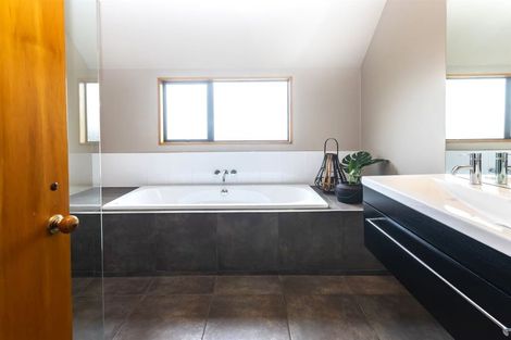 Photo of property in 2/5a Regency Crescent, Redwood, Christchurch, 8051