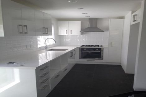 Photo of property in 2/7 Alston Avenue, Kelston, Auckland, 0602