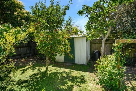 Photo of property in 5 Rangitira Avenue, Palmerston North, 4414