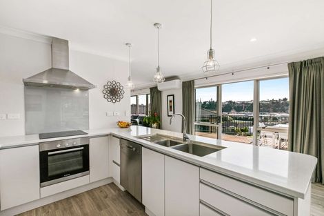 Photo of property in 14 Ko Place, Pyes Pa, Tauranga, 3112