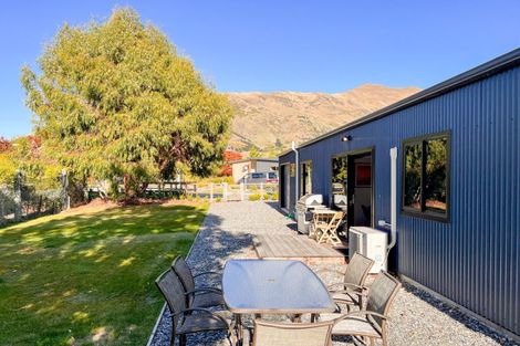 Photo of property in 2 Cleland Close, Wanaka, 9382