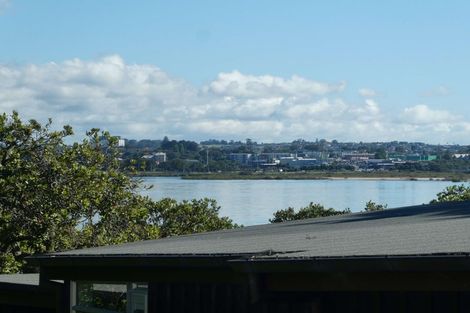 Photo of property in 15a Beresford Street, Bayswater, Auckland, 0622