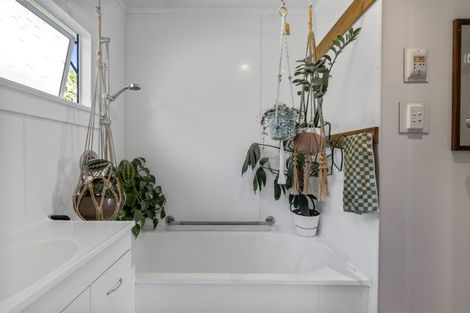 Photo of property in 16 Rosendale Avenue, Spotswood, New Plymouth, 4310