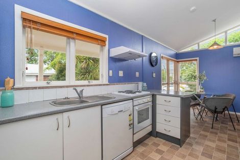 Photo of property in 1/7 The Rosebowl, Sunnyhills, Auckland, 2010