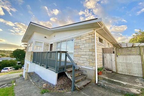 Photo of property in 19 Sunhaven Avenue, Glenfield, Auckland, 0629
