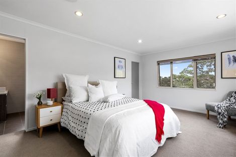 Photo of property in 88 Rising Parade, Fairview Heights, Auckland, 0632