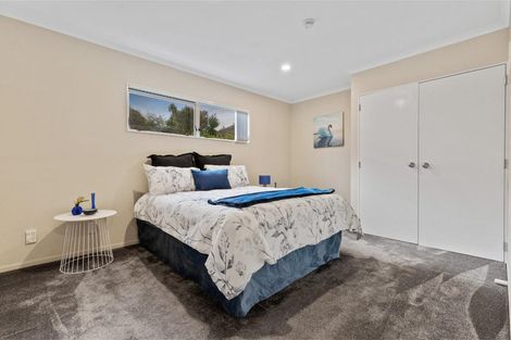 Photo of property in 20 Quincey Place, Massey, Auckland, 0614