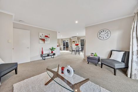 Photo of property in 13 Bridgehead Cove, West Harbour, Auckland, 0618