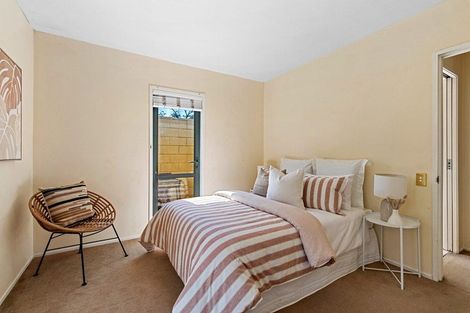 Photo of property in 4 Saddleback Rise, Murrays Bay, Auckland, 0630