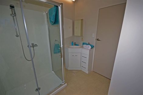 Photo of property in 2 Edwards Avenue, Henderson, Auckland, 0610