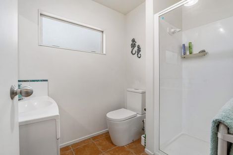 Photo of property in 1 Metric Place, Te Atatu South, Auckland, 0610