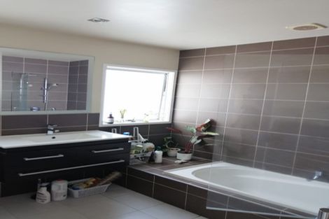 Photo of property in 41 Meadowood Drive, Unsworth Heights, Auckland, 0632