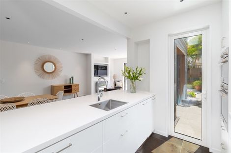 Photo of property in 89 Holly Road, St Albans, Christchurch, 8014