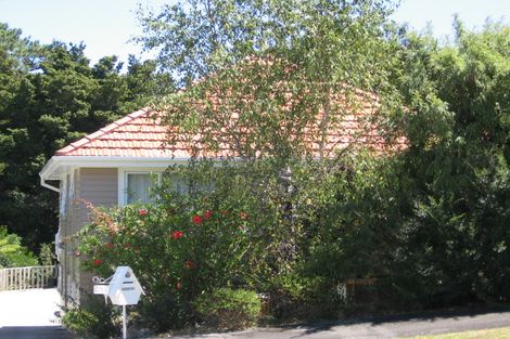 Photo of property in 1/13 Wernham Place, Northcote, Auckland, 0626