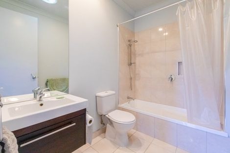 Photo of property in 32 Heynes Place, Clive, 4102