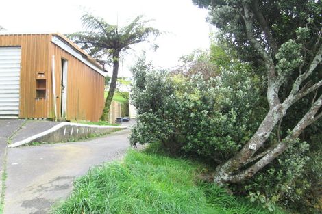 Photo of property in 75 Bassett Road, Johnsonville, Wellington, 6037