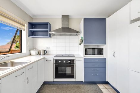 Photo of property in 16 Ironstone Place, Randwick Park, Auckland, 2105