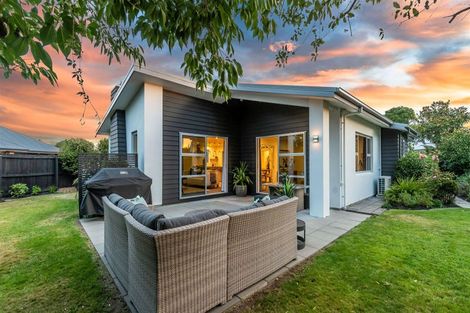 Photo of property in 8 Springwater Avenue, Northwood, Christchurch, 8051