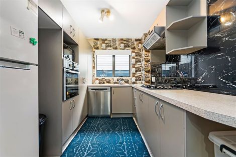 Photo of property in 28/3 Hulme Place, Henderson, Auckland, 0612