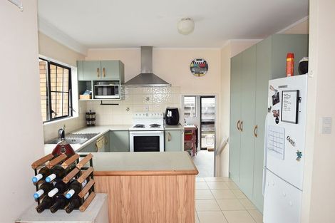 Photo of property in 1/5 Spring Grove, Henderson, Auckland, 0612