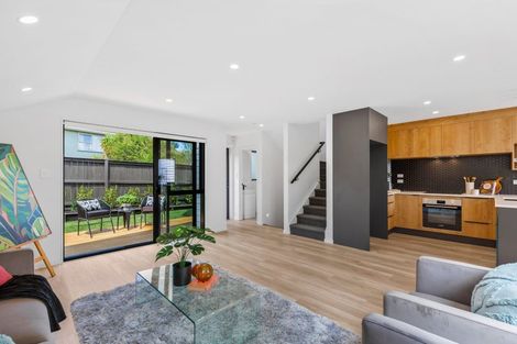 Photo of property in 4/13 Fairdale Place, Birkdale, Auckland, 0626