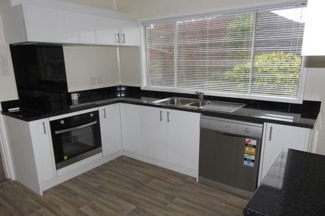 Photo of property in 27 Stewart Drive, Newlands, Wellington, 6037