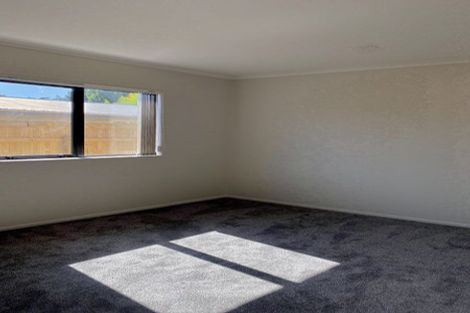 Photo of property in 51a Woodside Road, Massey, Auckland, 0614