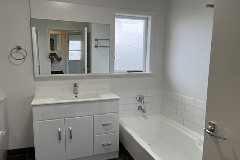 Photo of property in 79 La Rosa Street, Green Bay, Auckland, 0604