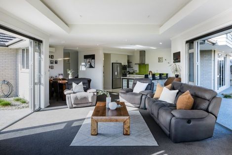 Photo of property in 142 Saint James Drive, Huntington, Hamilton, 3210