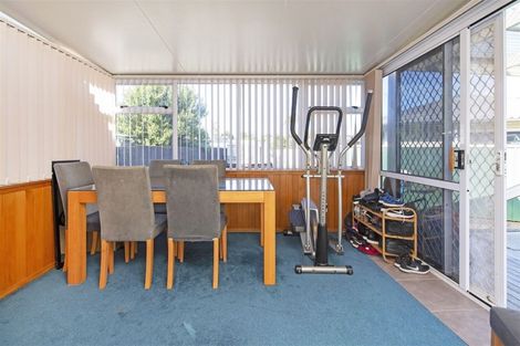 Photo of property in 85 Gloria Avenue, Te Atatu Peninsula, Auckland, 0610