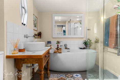 Photo of property in 17 Oparakau Road, Matakohe, 0594