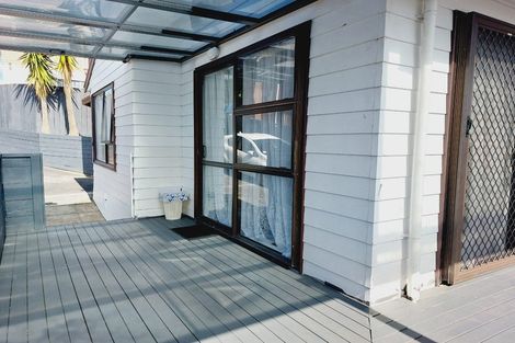 Photo of property in 2/28 Royal Road, Massey, Auckland, 0614