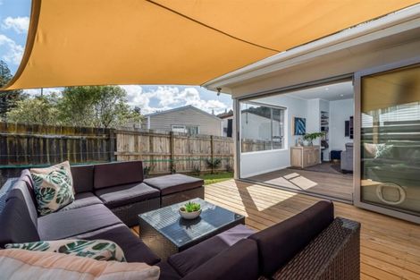 Photo of property in 2/85 Eskdale Road, Birkdale, Auckland, 0626