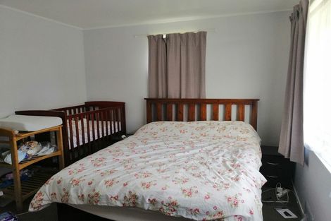Photo of property in 63 Ruskin Road, Newlands, Wellington, 6037