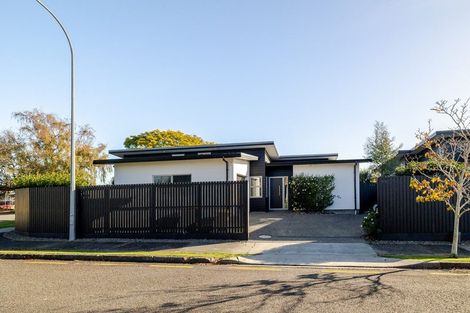 Photo of property in 2a Alton Place, Hokowhitu, Palmerston North, 4410