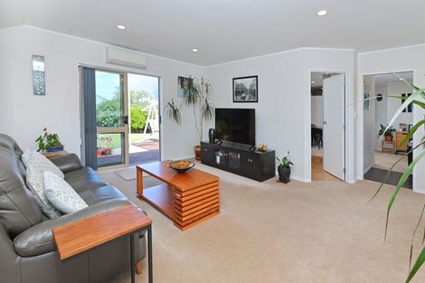 Photo of property in 3 San Antonio Way, Henderson, Auckland, 0612