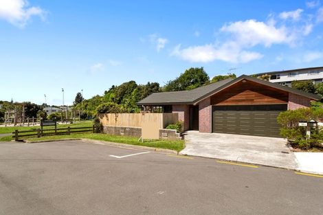 Photo of property in 10a Park Avenue, Tawa, Wellington, 5028